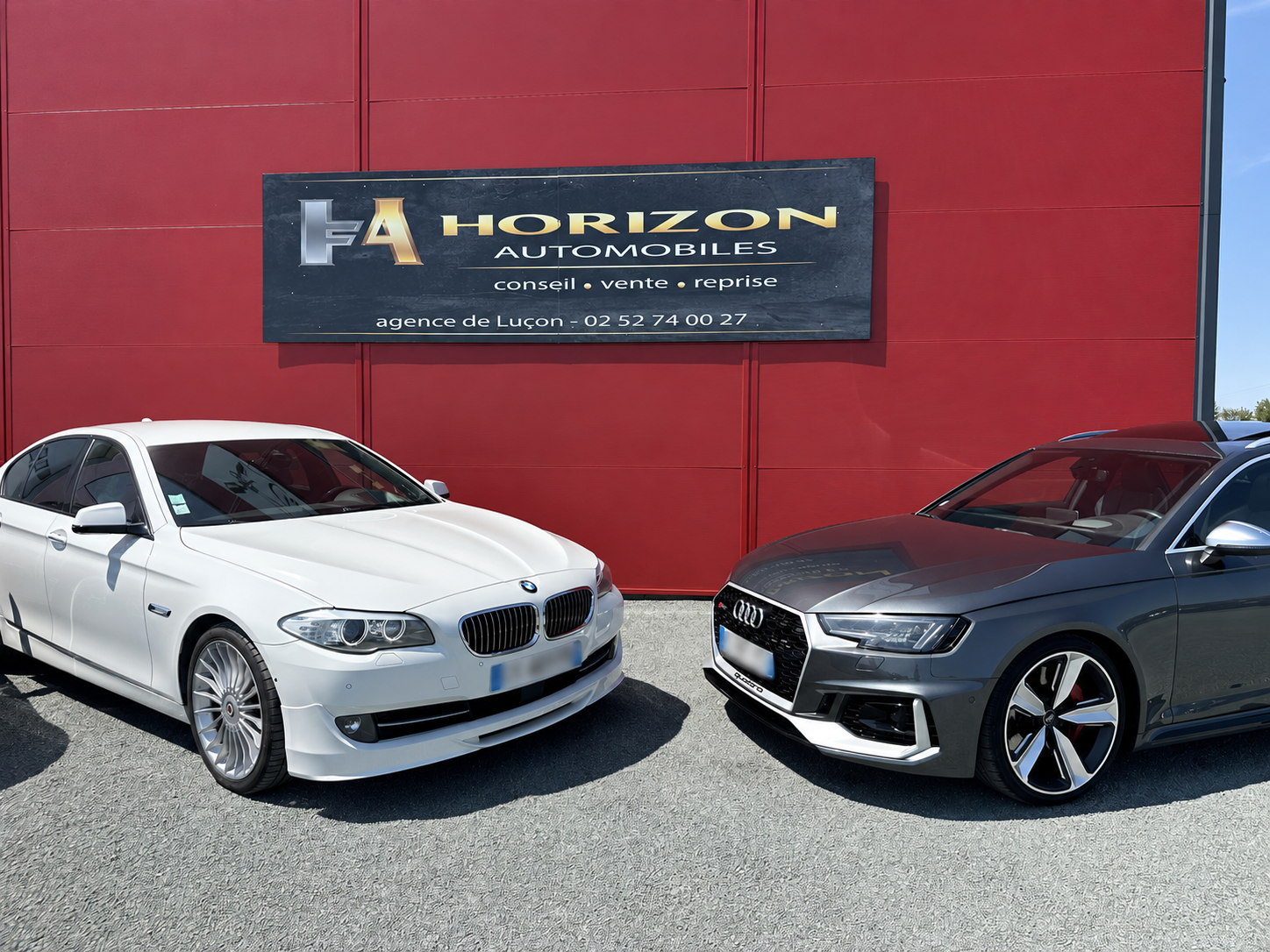 Façade réelle de l’agence Horizon Automobiles avec deux véhicules